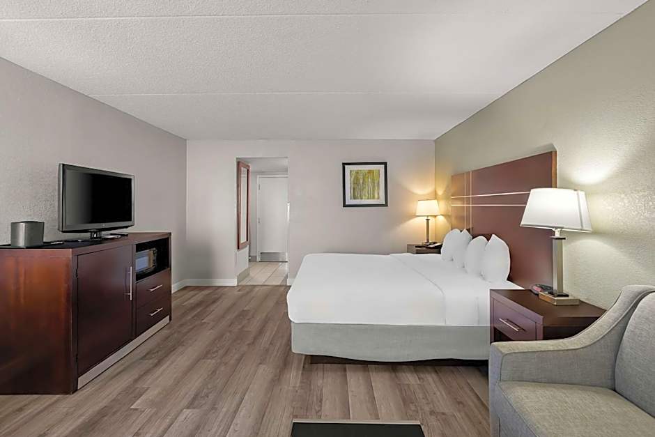 Best Western Luxbury Inn-Fort Wayne