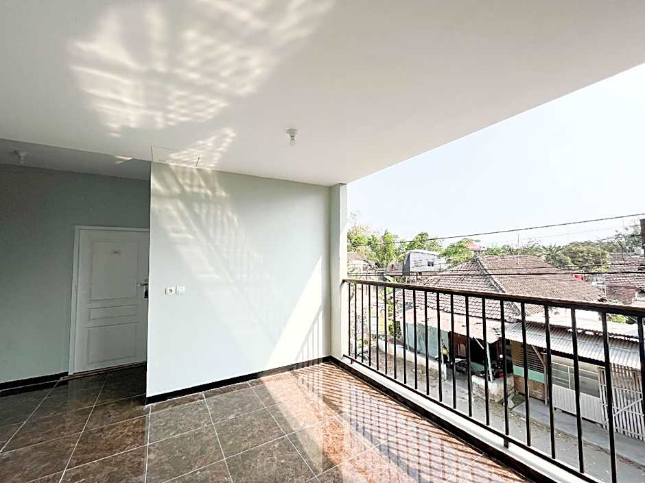 RedDoorz Near Makam Bung Karno Blitar