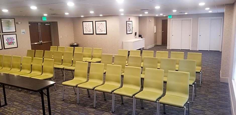 Holiday Inn Express Seattle - Sea-Tac Airport By IHG