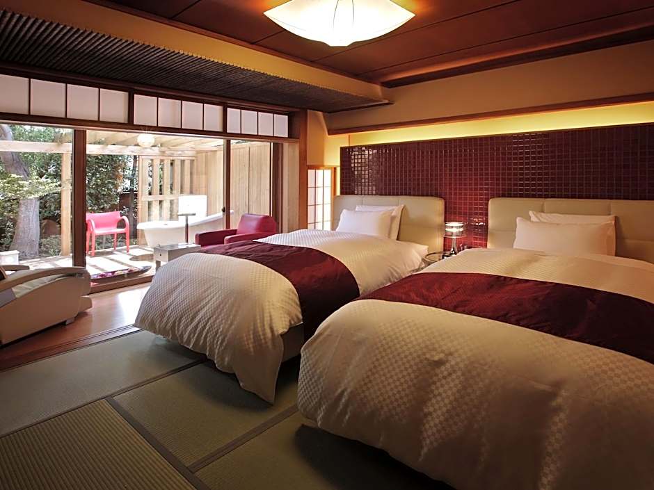 Kaminoyama Onsen Hanaakari no Yado Tsukinoike
