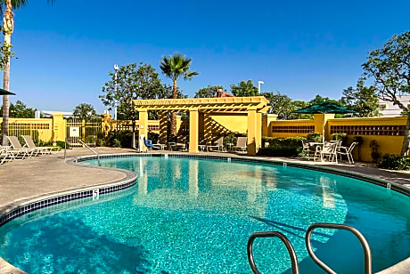 La Quinta Inn & Suites by Wyndham Ontario Airport