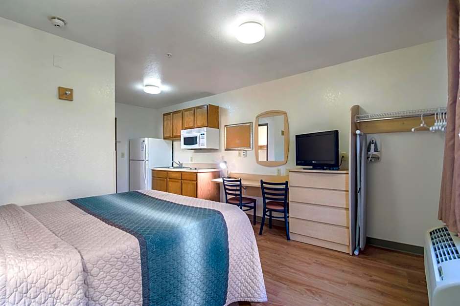 HomeTowne Studios & Suites Bentonville