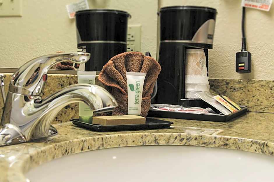 Grand View Inn & Suites