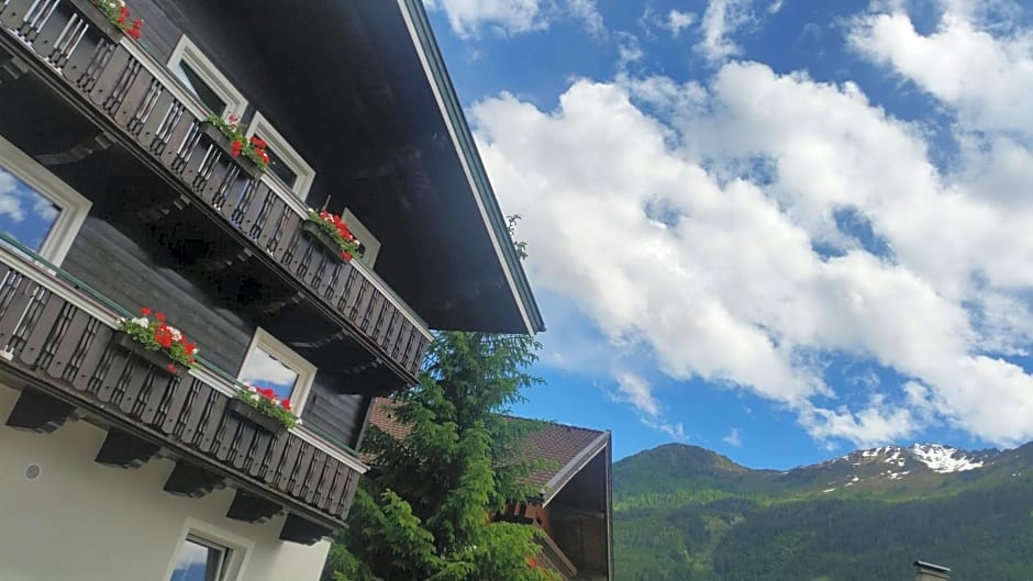 Bhome Gästehaus b&b / Apartments