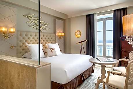 Deluxe King Room with Sea View