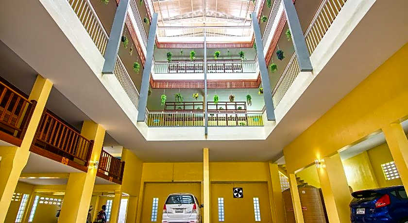 NonNee Lampang Hotel