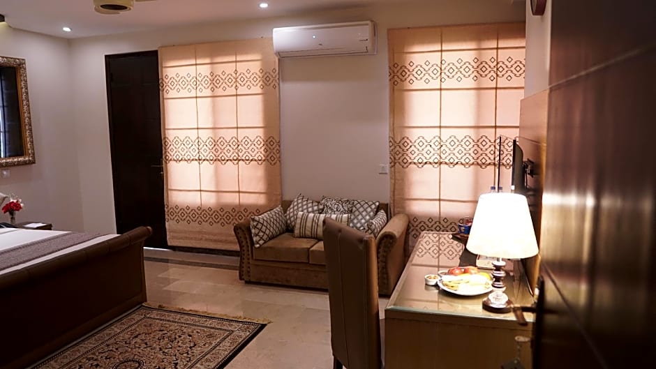 Zifan Hotel & Suites