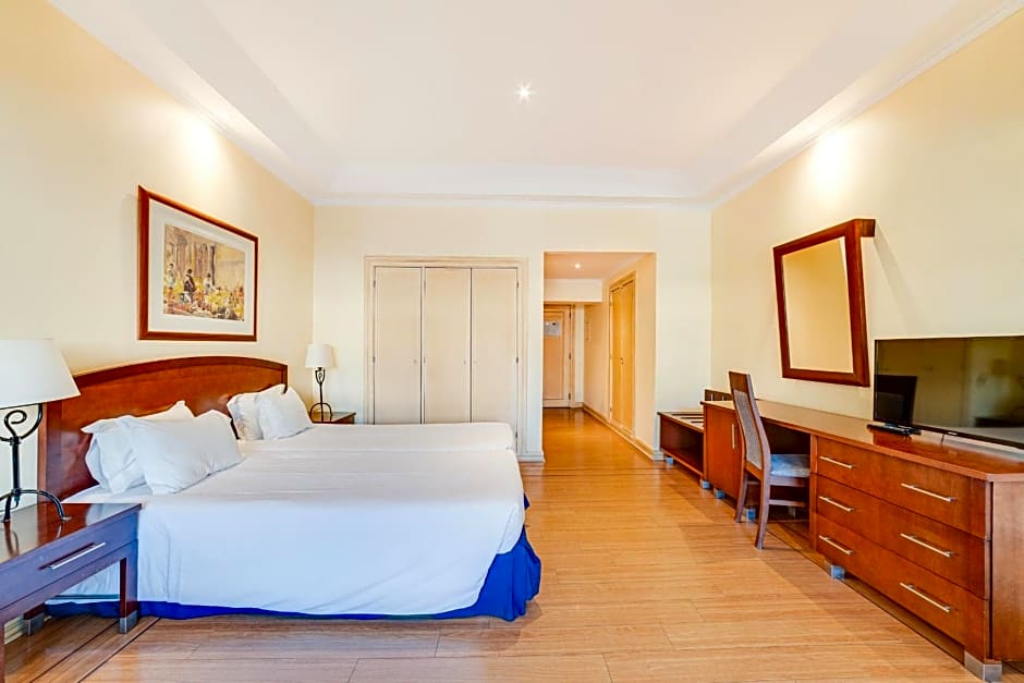 Yellow Praia Monte Gordo