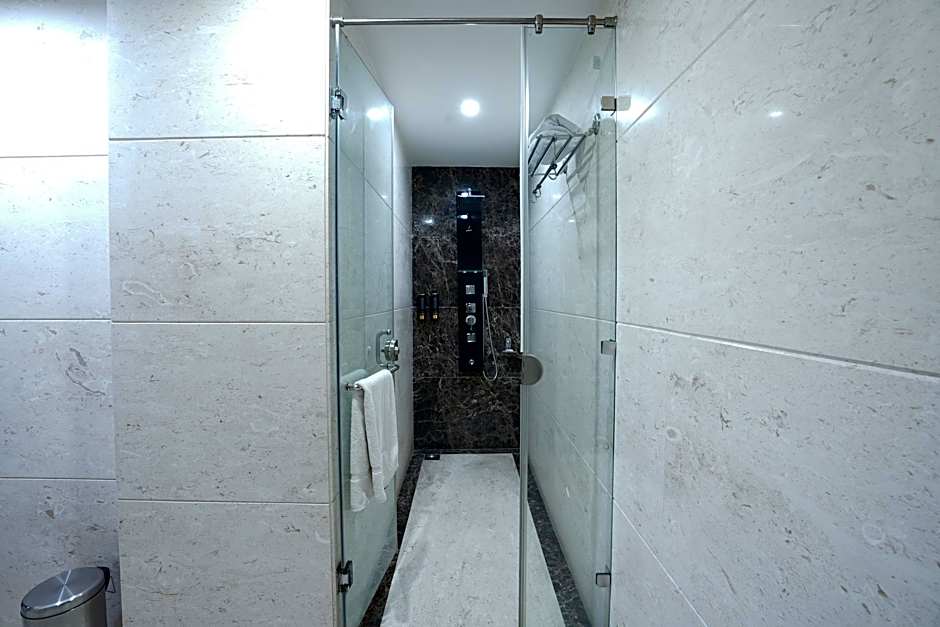 Hide Away Suites