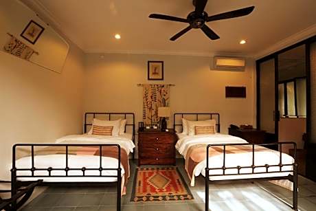 Halona Deluxe Twin Room