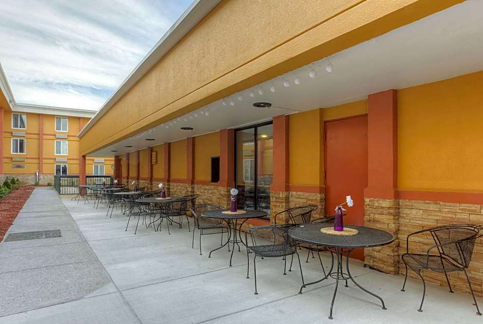 Quality Inn & Suites Chattanooga-East Ridge