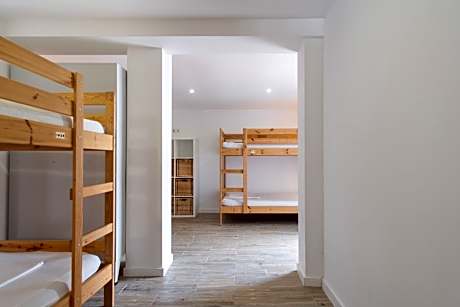 Bed in 6-Bed Mixed Dormitory Room