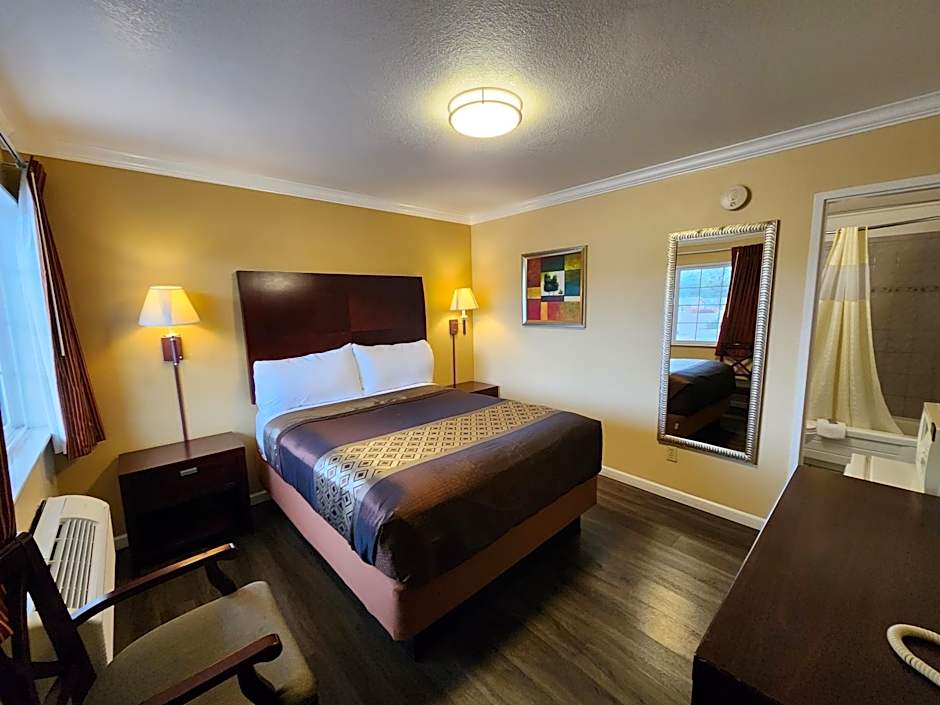 Photo 1 of 11 of 1 Queen Bed
