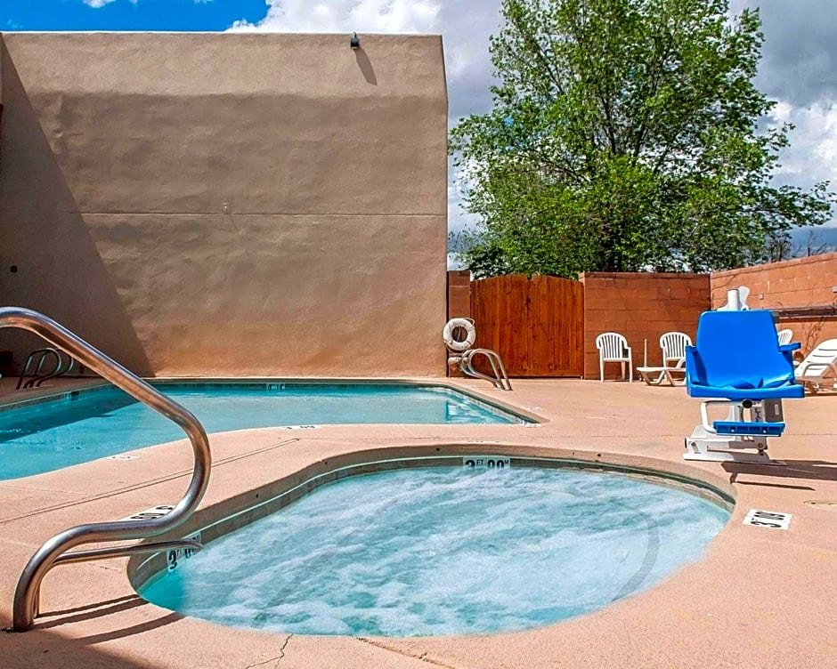 Econo Lodge Inn & Suites Santa Fe