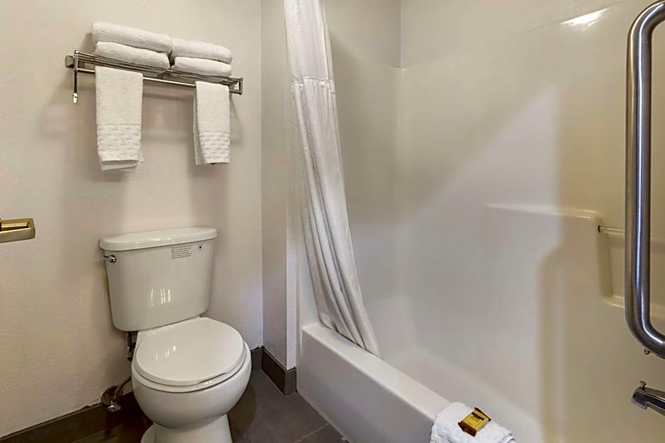 Best Western Plus South Hill Inn