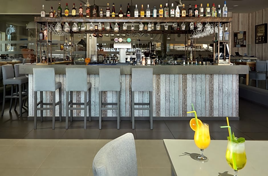 Melpo Antia Luxury Apartments & Suites