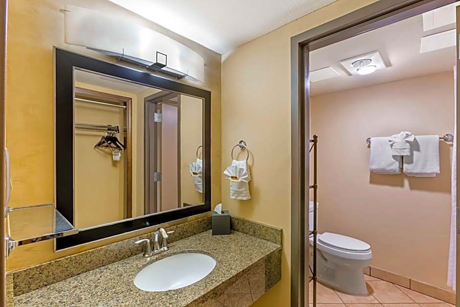Best Western Plus Raton Hotel