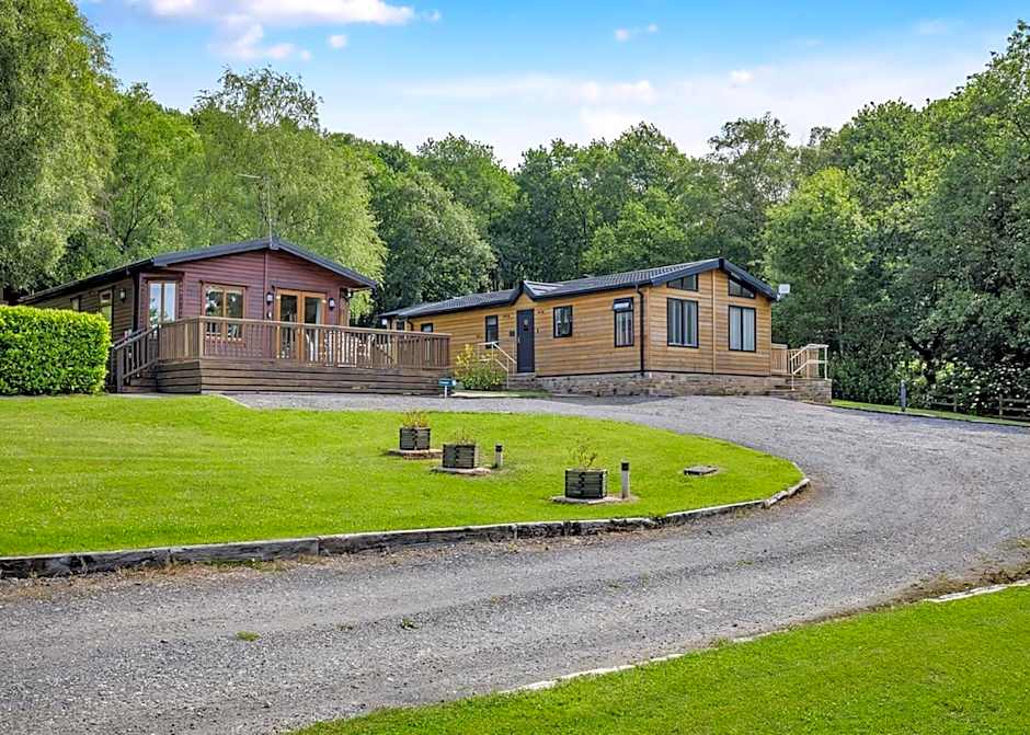 Charlesworth Lodges