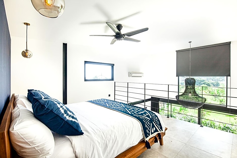 Contemporary Loft 200m From Canggu Shoreline