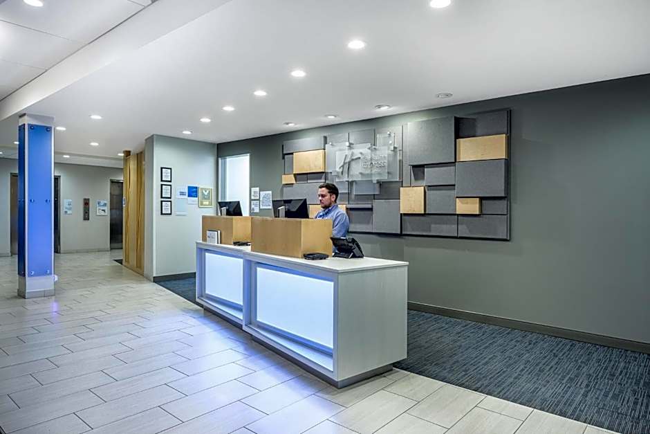 Holiday Inn Express and Suites Gilbert - East Mesa By IHG