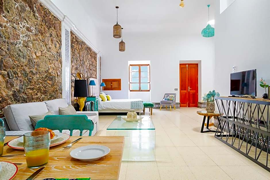 El Charco Suites