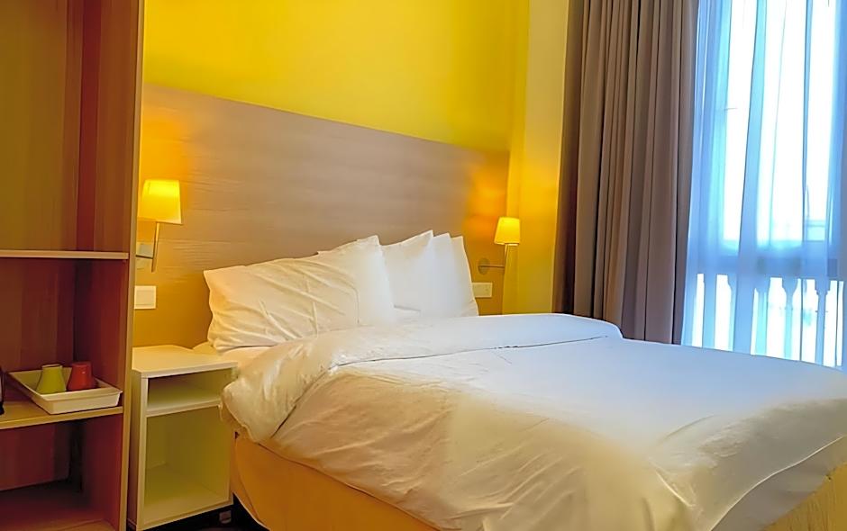 iStay Hotel