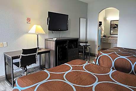 Studio with Two Queen Beds - Non-Smoking