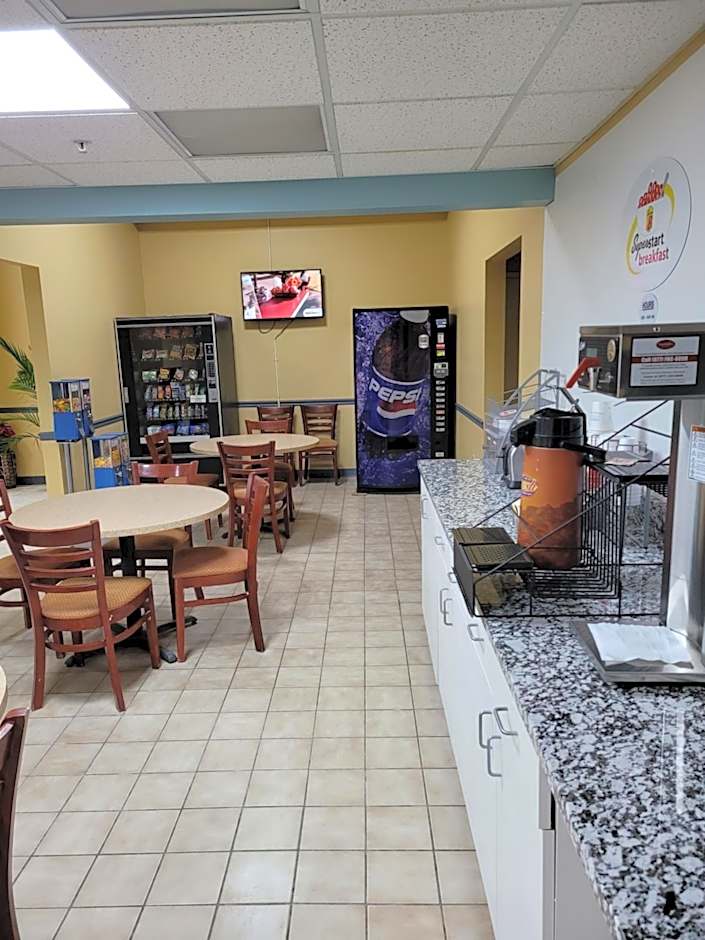 Super 8 by Wyndham Newcomerstown