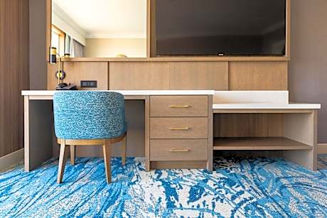Two-Bedroom Suite with Spa Bath and Canadian/US Falls View