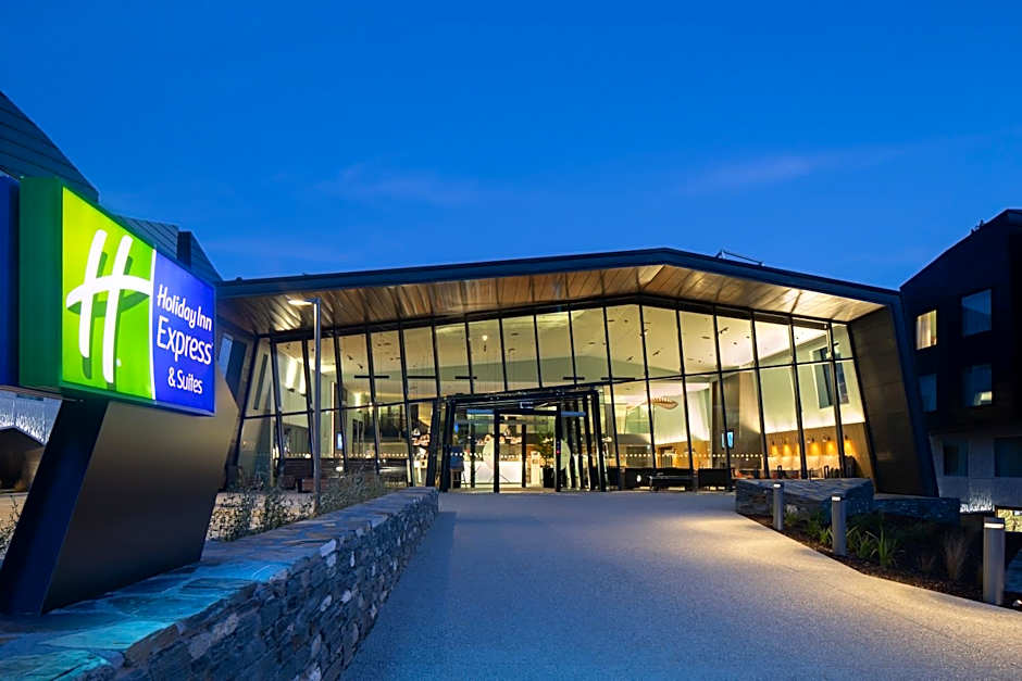 Holiday Inn Express And Suites Queenstown By IHG