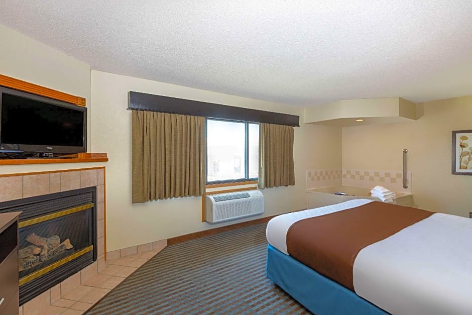 AmericInn by Wyndham Lincoln North