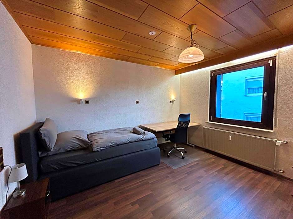 Parkplätze, Einzelbetten, 2 TVs, Balkon, Terrasse, fast Wi-Fi bis zu 1000 Mbit, Homeoffice