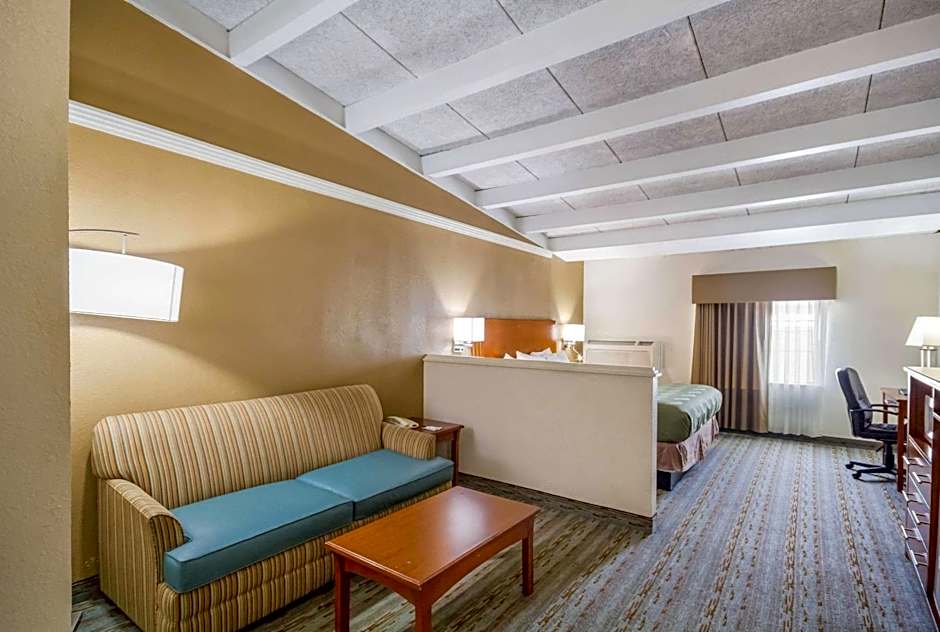 Quality Inn & Suites Kansas City - Independence I-70 East