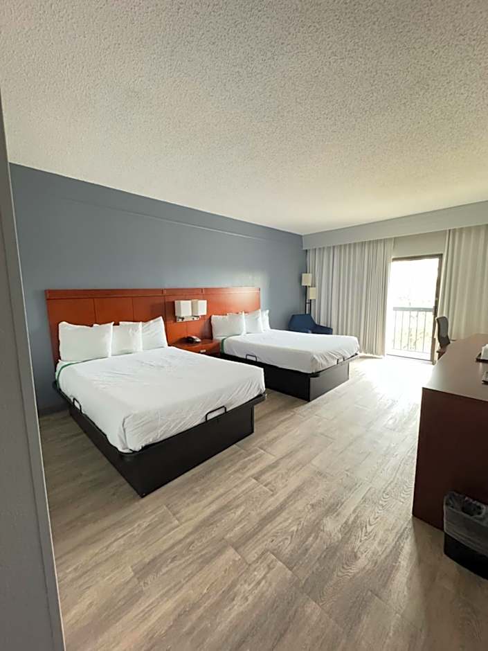 Super 8 by Wyndham Dallas Love Field Airport