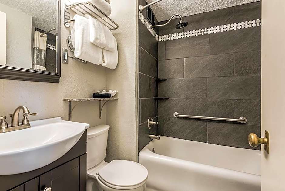 Hotel Bothwell Sedalia Central District, an Ascend Collection Hotel