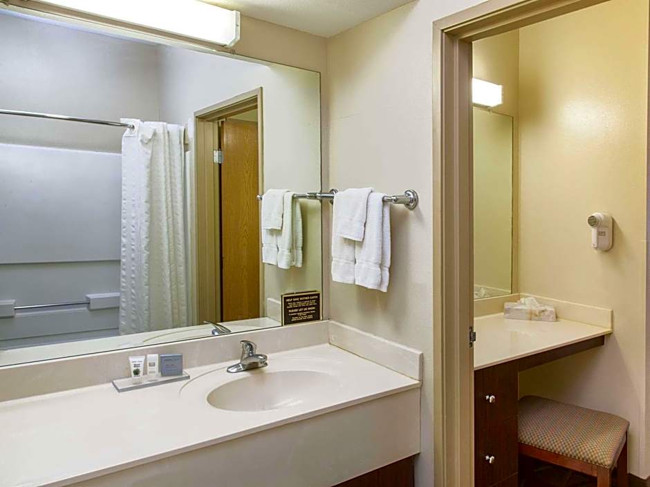 Hawthorn Extended Stay by Wyndham Bloomington