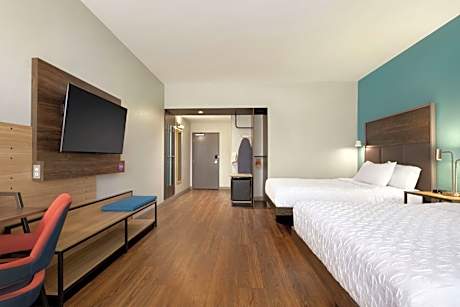 Queen Room with Two Queen Beds - Mobility and Hearing Access