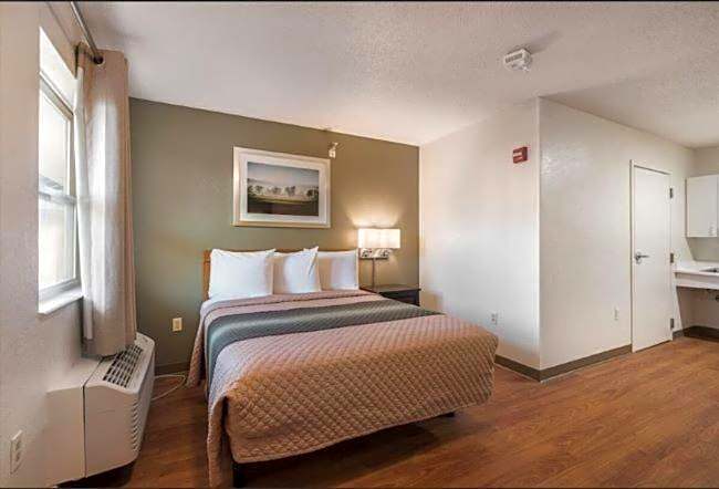 Birch Hill Suites Kansas City - Independence