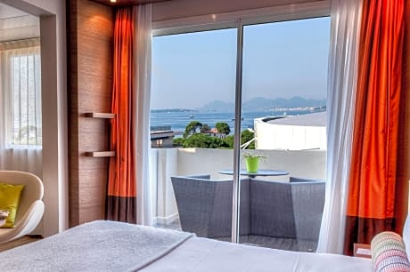 Room, 2 Twin Beds, Balcony, Partial Sea View