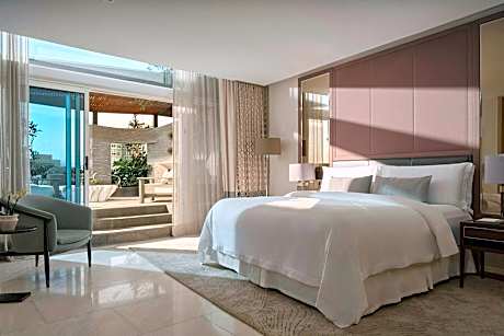 Grand - Outdoor Hot Tub, Deluxe Guest room, 1 King, Terrace