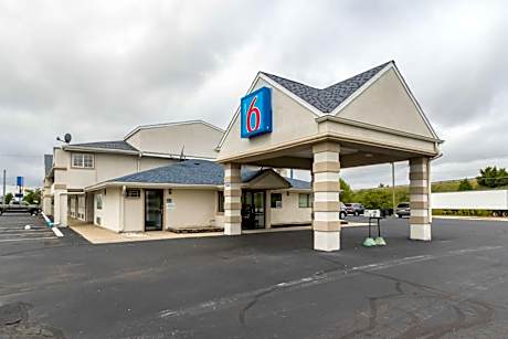 Motel 6-Crawfordsville, IN