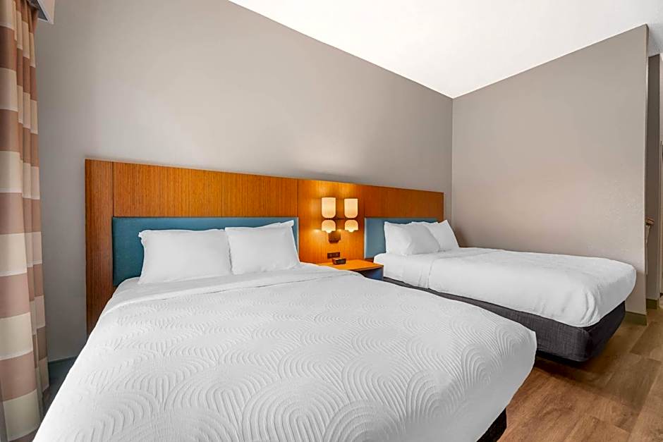 Country Inn & Suites by Radisson, West Bend, WI