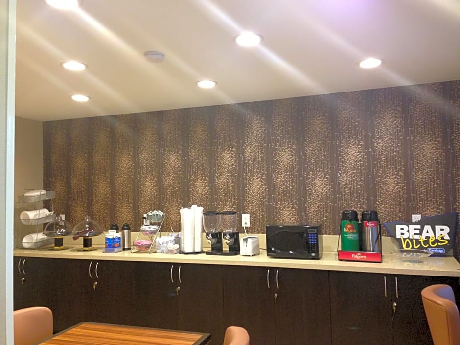 Travelodge by Wyndham Hinesville
