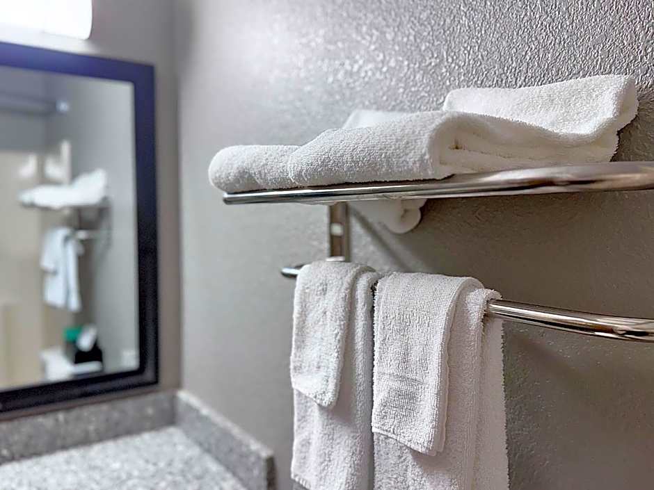 American Inn Cedar Rapids South