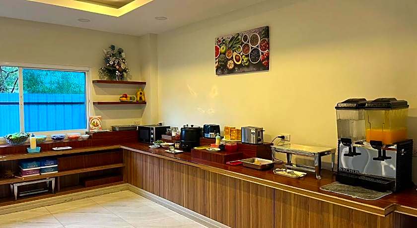 The charlotte smart hotel lopburi