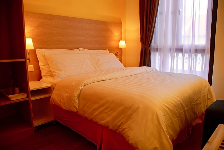 iStay Hotel