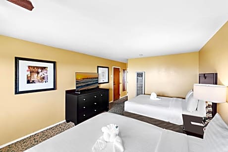 Deluxe Two Queens Room