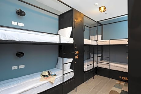 Bed in 12-Bed Mixed Dormitory Room
