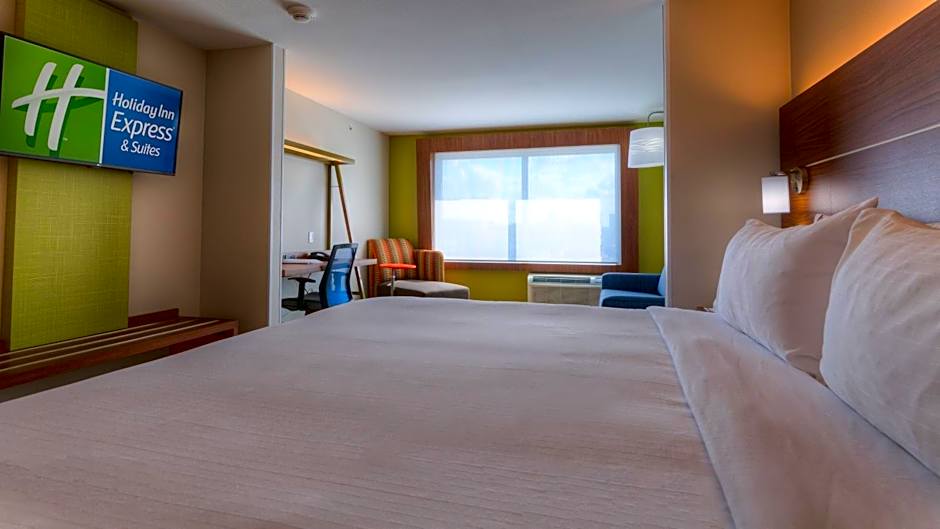 Holiday Inn Express & Suites Tulsa Midtown By IHG