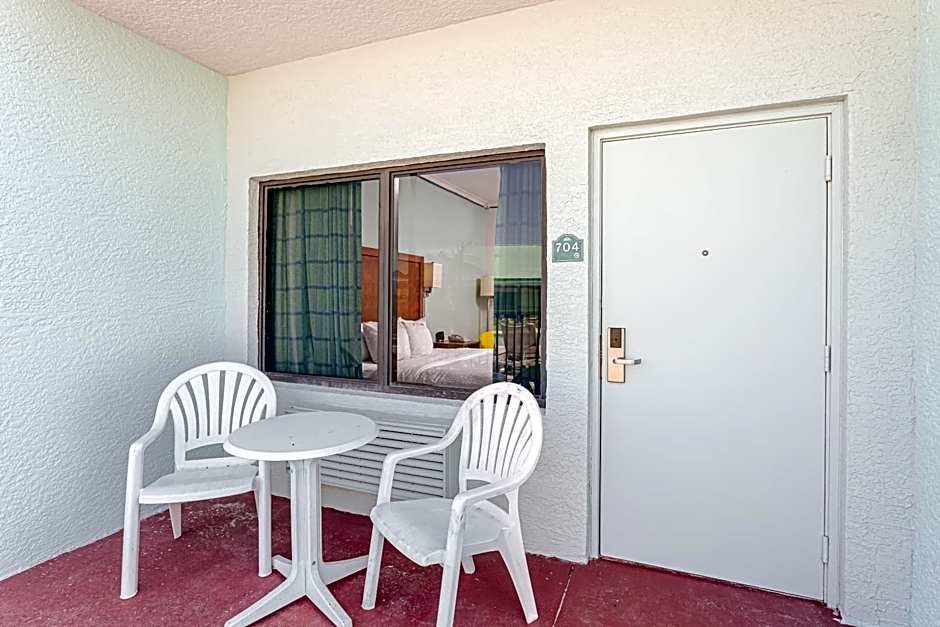 Beachside Hotel and Suites